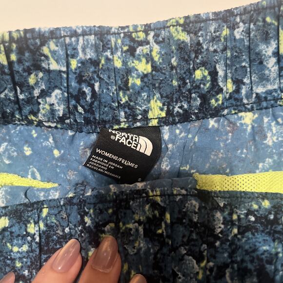 The North Face Printed Blue Class V mini Shorts size Small - Picture 9 of 10